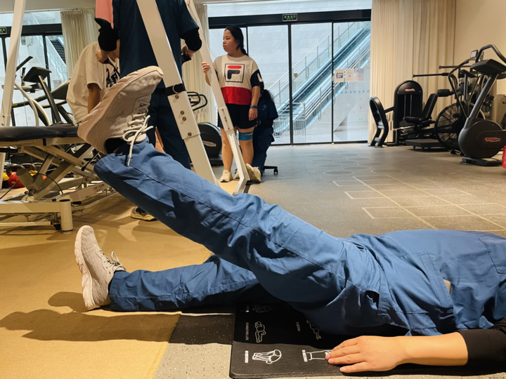 ֱϥ̧���˶�